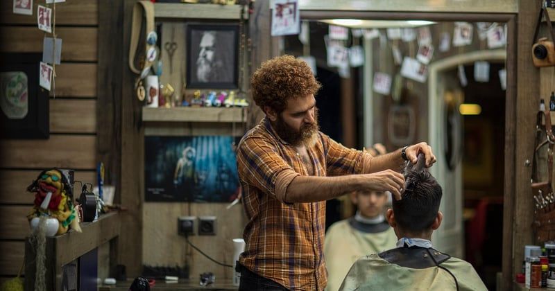 Les nouveaux salons de coiffure non genrés qui transforment Paris